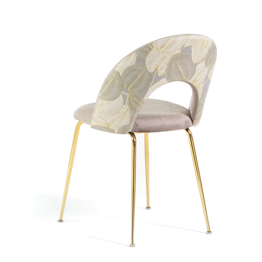 Margot – sedia in velluto con schienale decorato, colore folia tortora, gambe oro