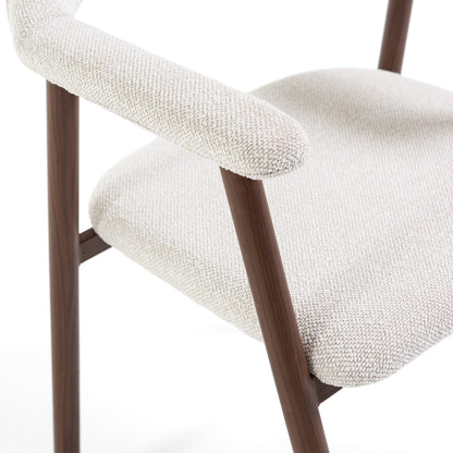 Nives – sedia imbottita in tessuto con metallo effetto legno