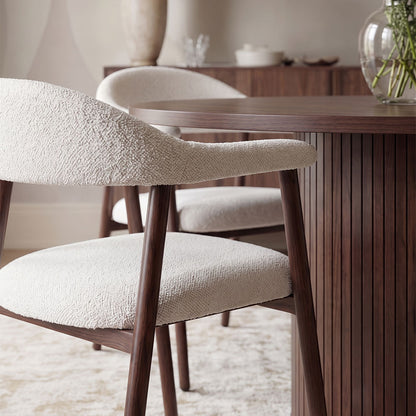 Nives – sedia imbottita in tessuto con metallo effetto legno