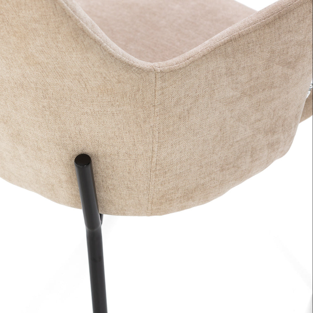 Rachele – Poltroncina in tessuto con gambe in metallo