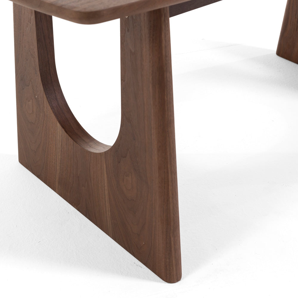 Biagio – tavolo in melaminico effetto legno con gambe sagomate